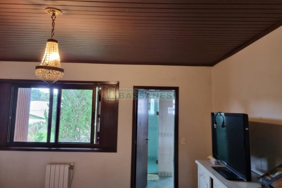Chácara com 400m², 3 dormitórios, 1 vaga, no bairro Monte Bérico em Caxias do Sul para Comprar
