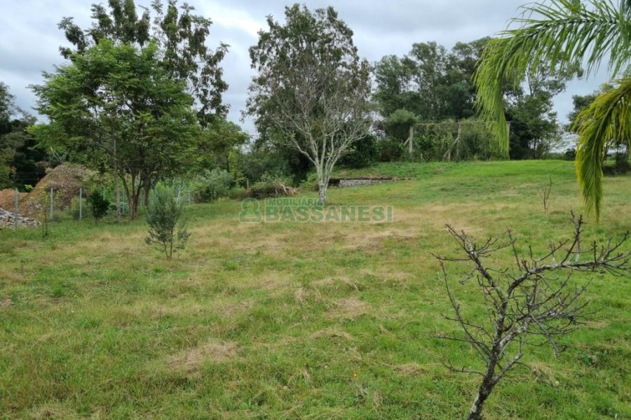 Chácara com 400m², 3 dormitórios, 1 vaga, no bairro Monte Bérico em Caxias do Sul para Comprar