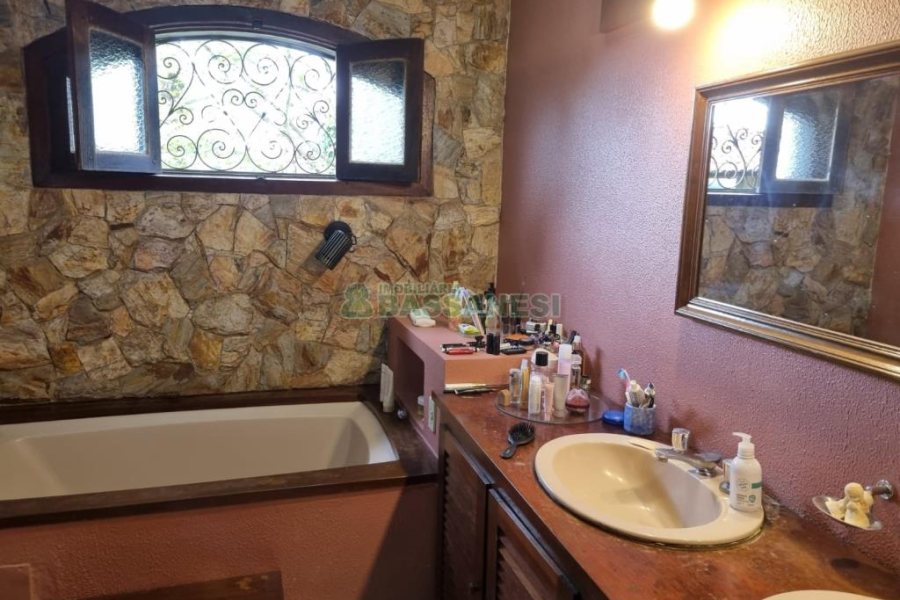 Chácara com 400m², 3 dormitórios, 1 vaga, no bairro Monte Bérico em Caxias do Sul para Comprar