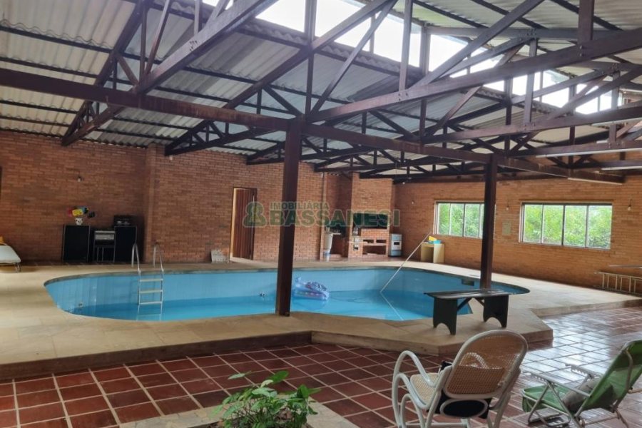 Chácara com 400m², 3 dormitórios, 1 vaga, no bairro Monte Bérico em Caxias do Sul para Comprar