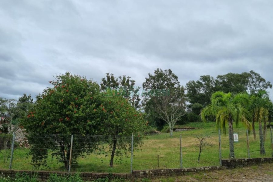 Chácara com 400m², 3 dormitórios, 1 vaga, no bairro Monte Bérico em Caxias do Sul para Comprar