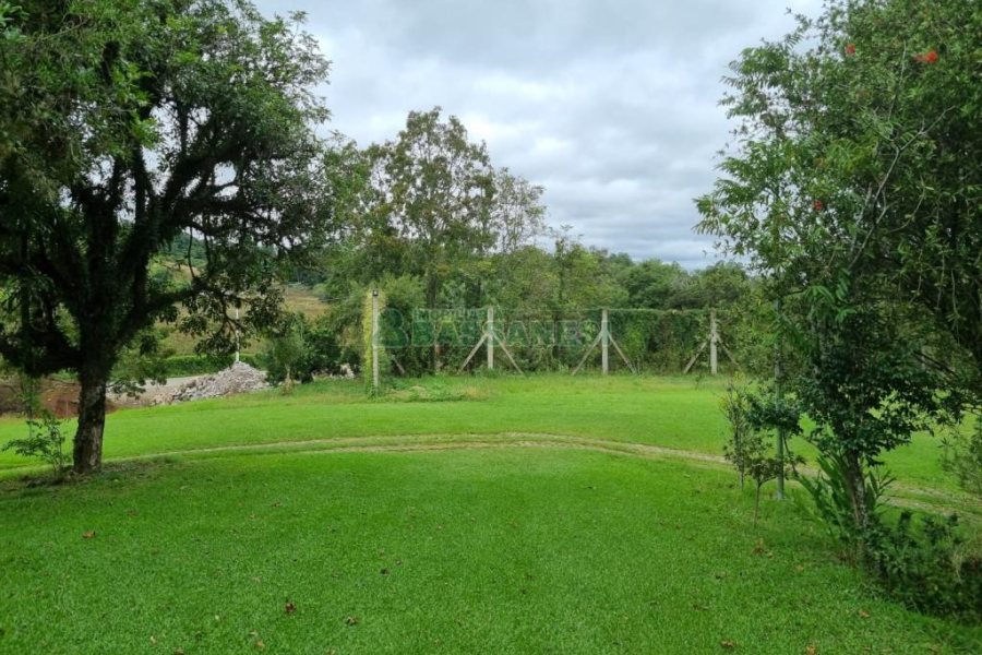 Chácara com 400m², 3 dormitórios, 1 vaga, no bairro Monte Bérico em Caxias do Sul para Comprar