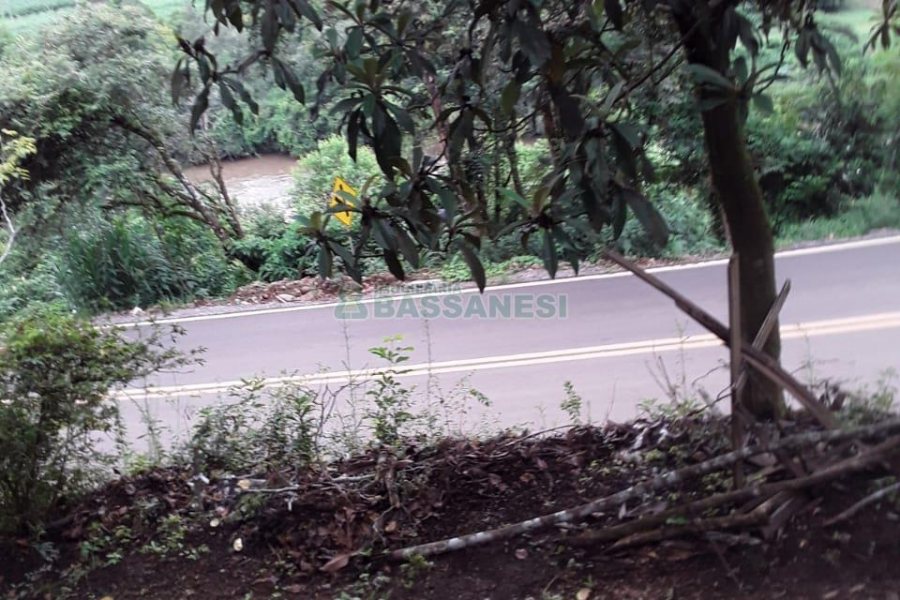 Chácara, 2 dormitórios, no bairro Interior em Caxias do Sul para Comprar