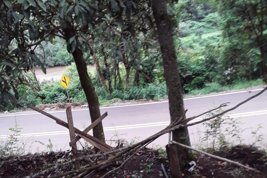 Chácara, 2 dormitórios, no bairro Interior em Caxias do Sul para Comprar