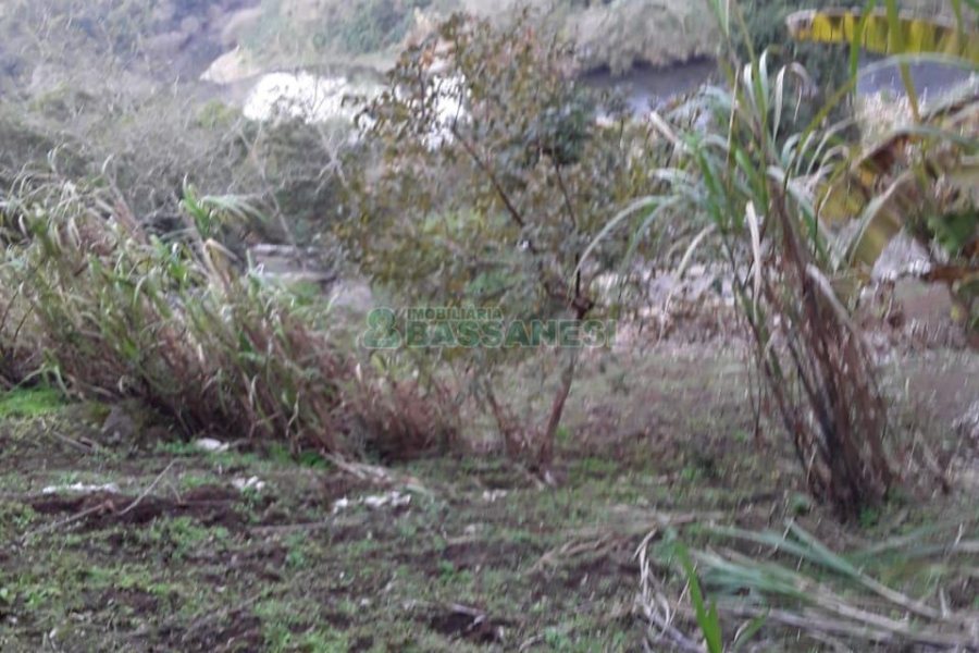 Chácara, 2 dormitórios, no bairro Interior em Caxias do Sul para Comprar