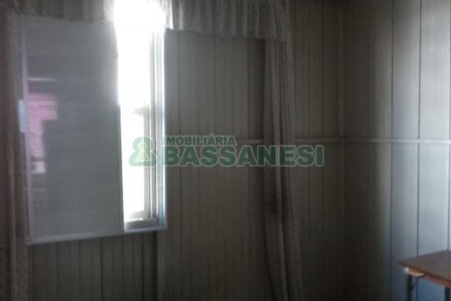 Casa com 132m², 3 dormitórios, 1 vaga, no bairro Medianeira em Caxias do Sul para Comprar