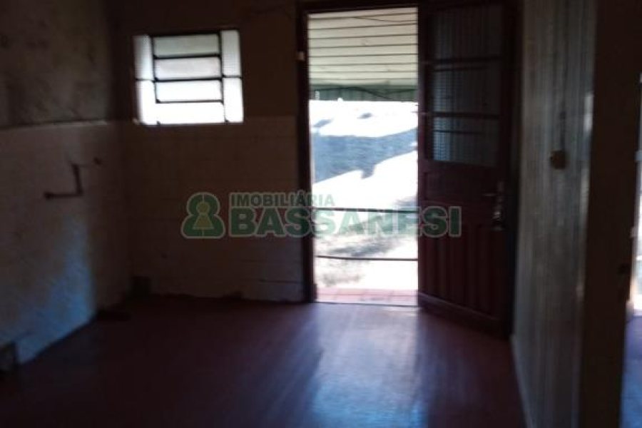 Casa com 132m², 3 dormitórios, 1 vaga, no bairro Medianeira em Caxias do Sul para Comprar