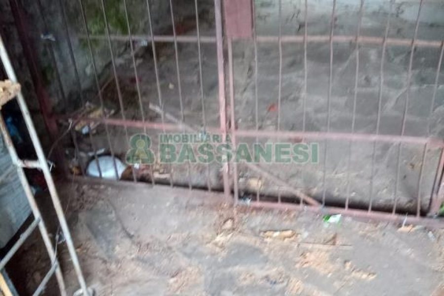 Casa com 132m², 3 dormitórios, 1 vaga, no bairro Medianeira em Caxias do Sul para Comprar