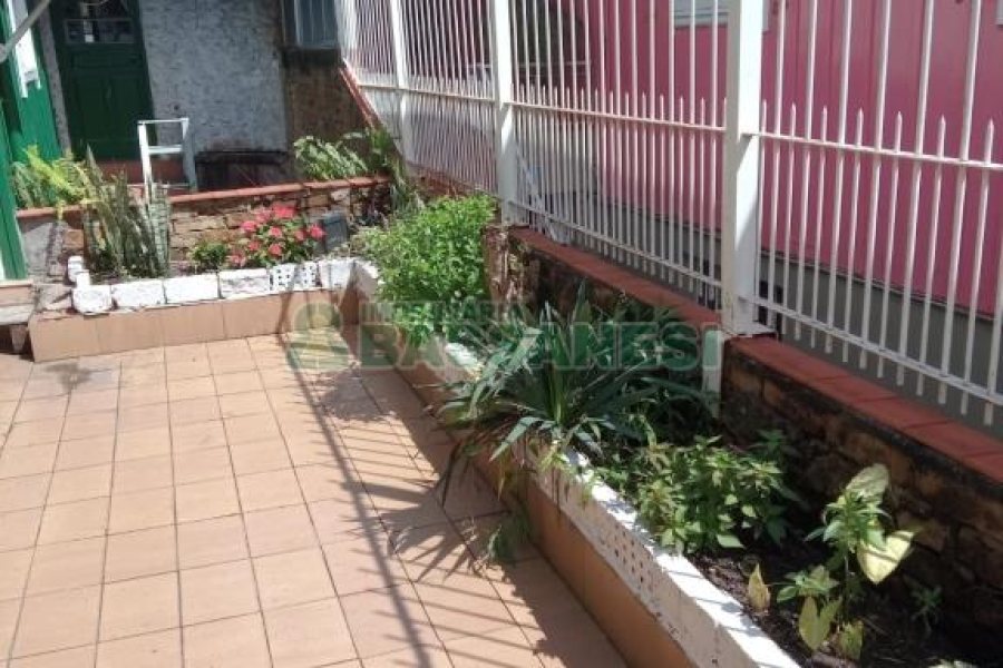 Casa com 132m², 3 dormitórios, 1 vaga, no bairro Medianeira em Caxias do Sul para Comprar