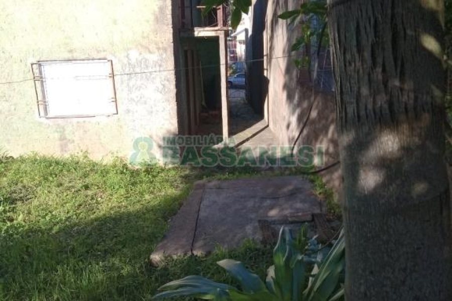 Casa com 132m², 3 dormitórios, 1 vaga, no bairro Medianeira em Caxias do Sul para Comprar