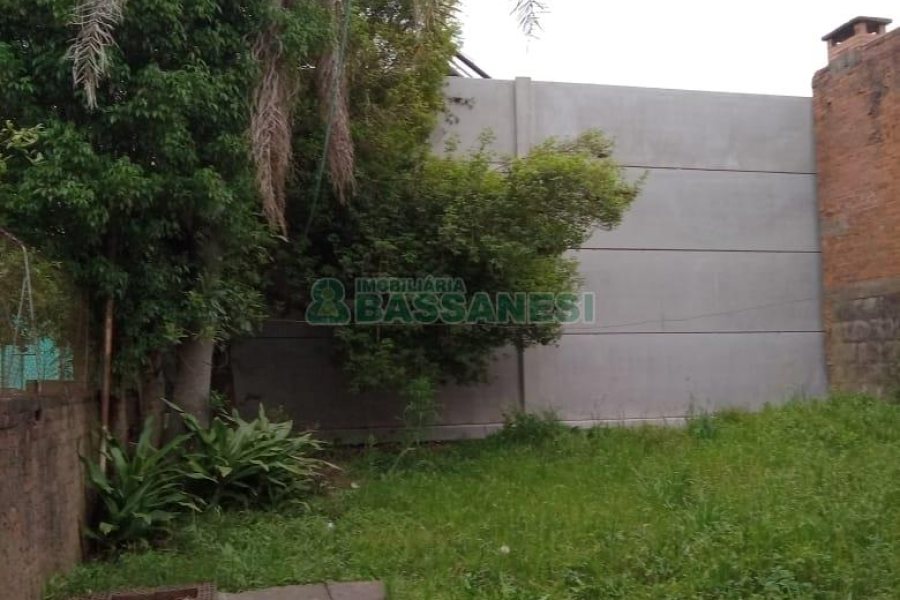 Casa com 132m², 3 dormitórios, 1 vaga, no bairro Medianeira em Caxias do Sul para Comprar