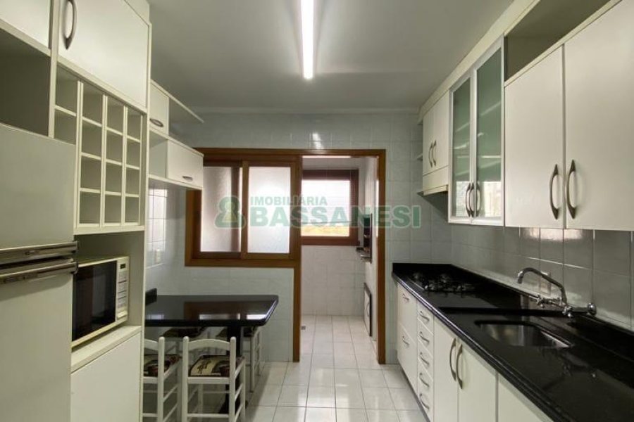 Apartamento com 93m², 3 dormitórios, 2 vagas, no bairro Pio X em Caxias do Sul para Comprar