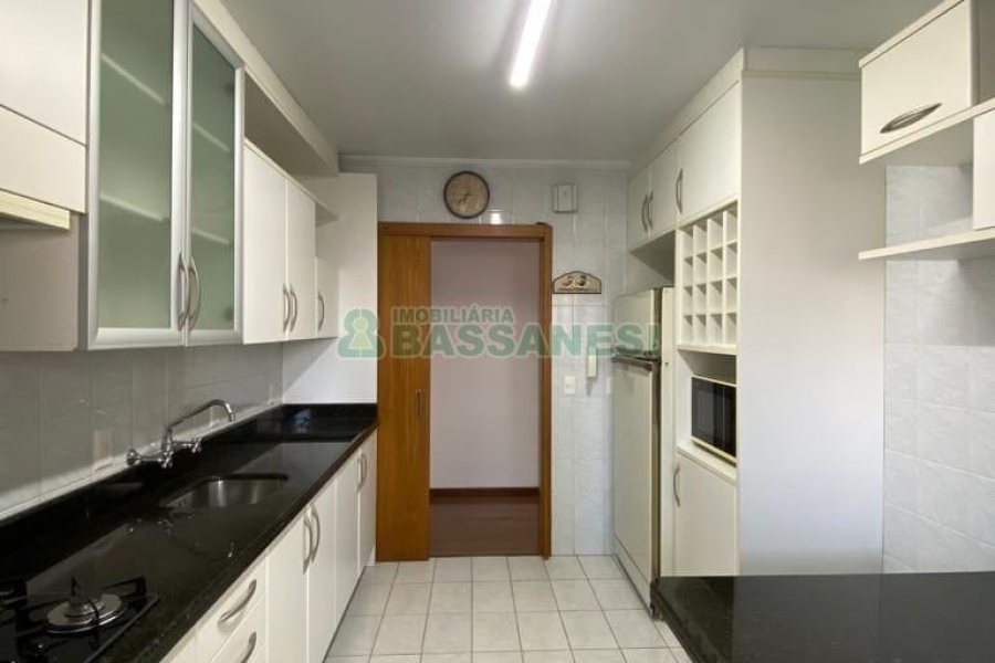 Apartamento com 93m², 3 dormitórios, 2 vagas, no bairro Pio X em Caxias do Sul para Comprar
