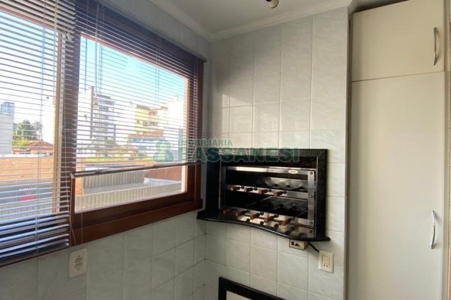 Apartamento com 93m², 3 dormitórios, 2 vagas, no bairro Pio X em Caxias do Sul para Comprar