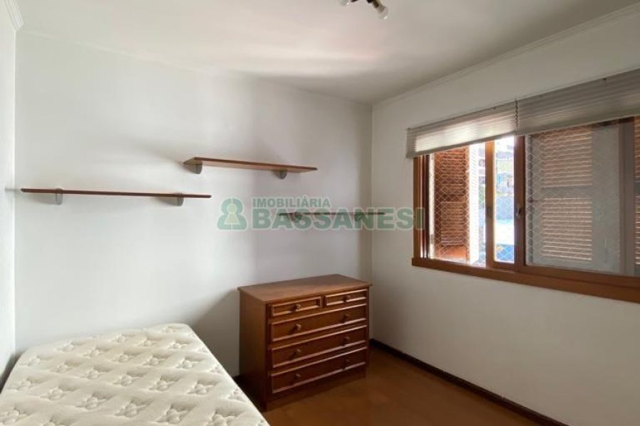 Apartamento com 93m², 3 dormitórios, 2 vagas, no bairro Pio X em Caxias do Sul para Comprar