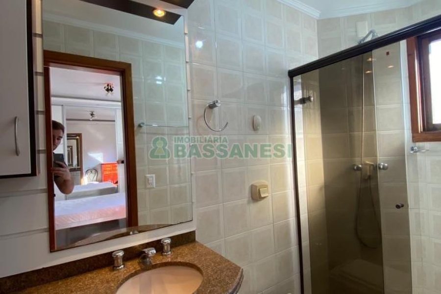 Apartamento com 93m², 3 dormitórios, 2 vagas, no bairro Pio X em Caxias do Sul para Comprar