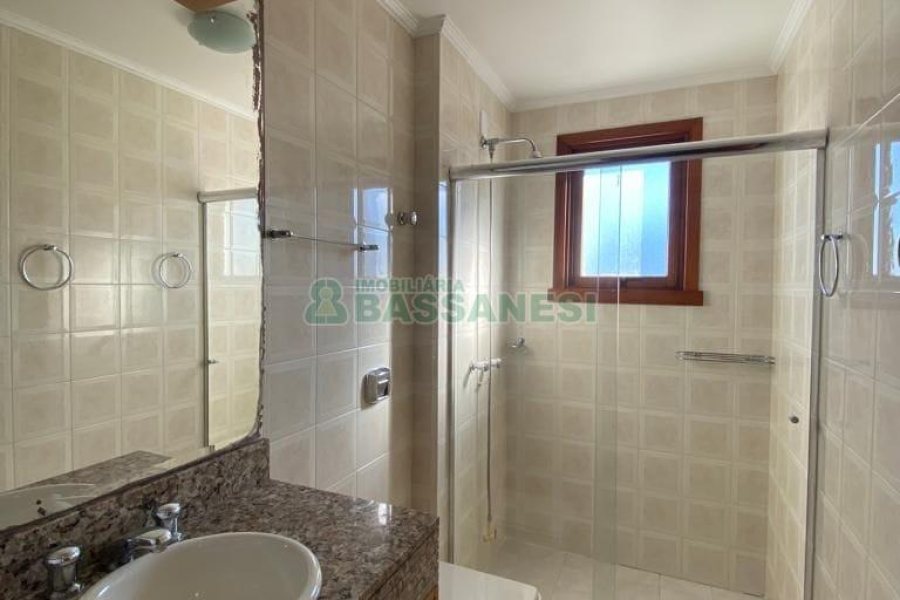 Apartamento com 93m², 3 dormitórios, 2 vagas, no bairro Pio X em Caxias do Sul para Comprar