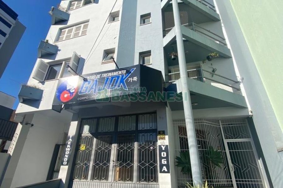 Apartamento com 93m², 3 dormitórios, 2 vagas, no bairro Pio X em Caxias do Sul para Comprar
