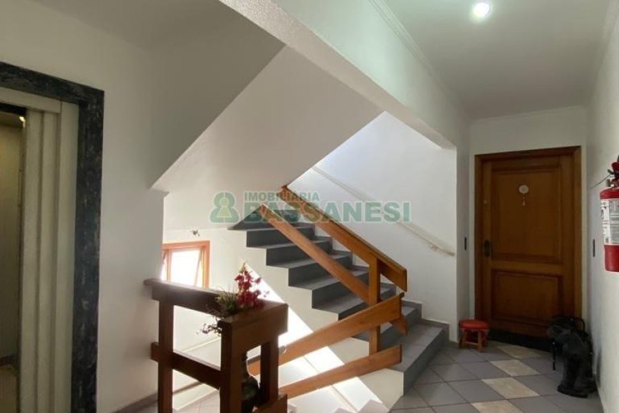 Apartamento com 93m², 3 dormitórios, 2 vagas, no bairro Pio X em Caxias do Sul para Comprar