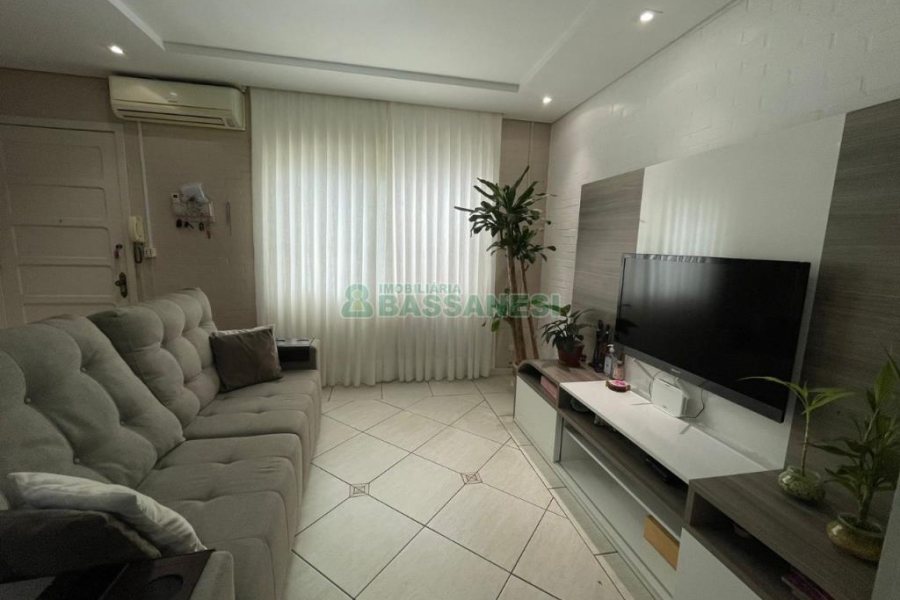 Sobrado com 79m², 2 dormitórios, 1 vaga, no bairro Santa Catarina em Caxias do Sul para Comprar