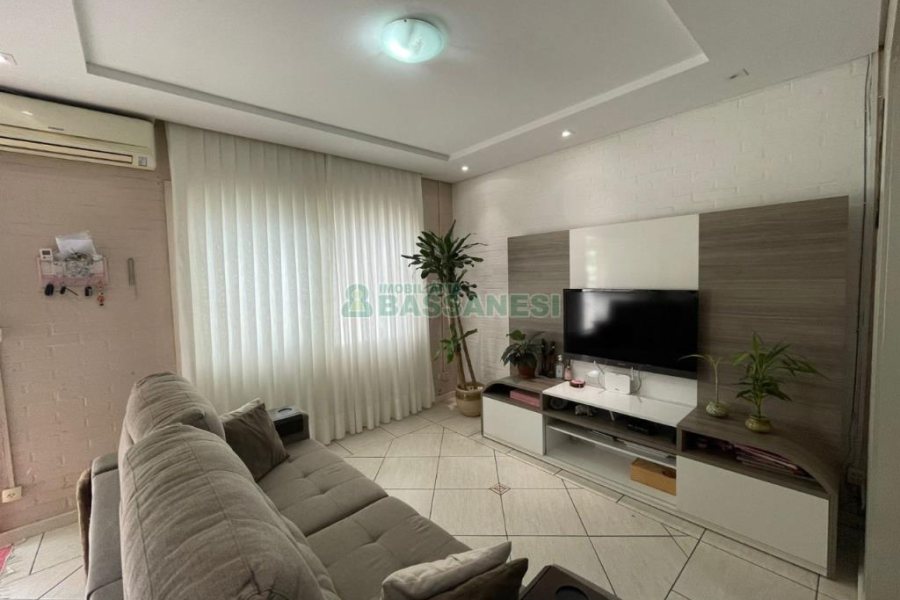 Sobrado com 79m², 2 dormitórios, 1 vaga, no bairro Santa Catarina em Caxias do Sul para Comprar