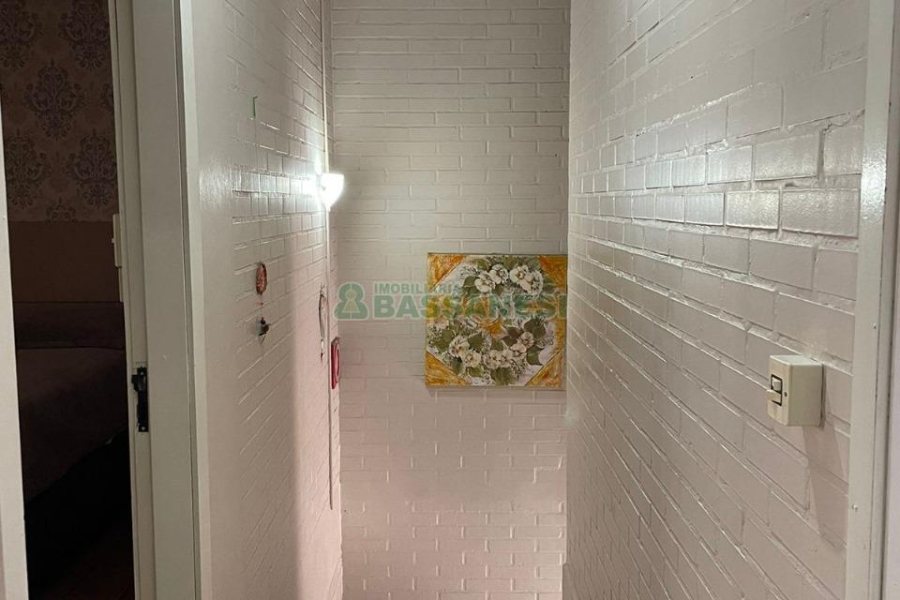 Sobrado com 79m², 2 dormitórios, 1 vaga, no bairro Santa Catarina em Caxias do Sul para Comprar