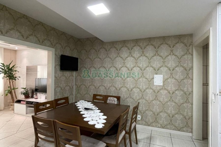 Sobrado com 79m², 2 dormitórios, 1 vaga, no bairro Santa Catarina em Caxias do Sul para Comprar