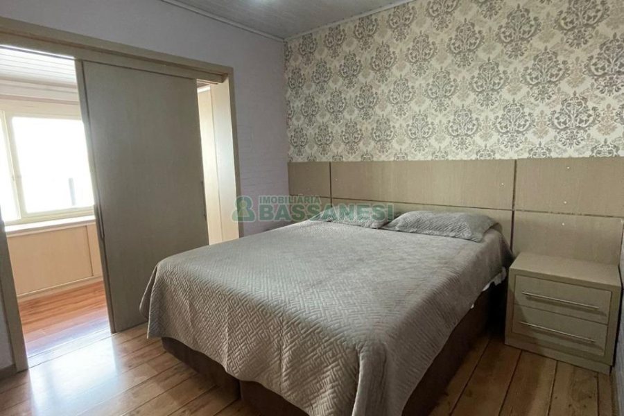 Sobrado com 79m², 2 dormitórios, 1 vaga, no bairro Santa Catarina em Caxias do Sul para Comprar