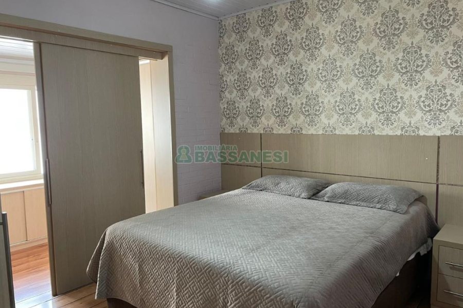 Sobrado com 79m², 2 dormitórios, 1 vaga, no bairro Santa Catarina em Caxias do Sul para Comprar