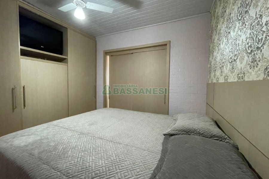 Sobrado com 79m², 2 dormitórios, 1 vaga, no bairro Santa Catarina em Caxias do Sul para Comprar