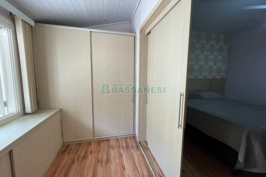 Sobrado com 79m², 2 dormitórios, 1 vaga, no bairro Santa Catarina em Caxias do Sul para Comprar