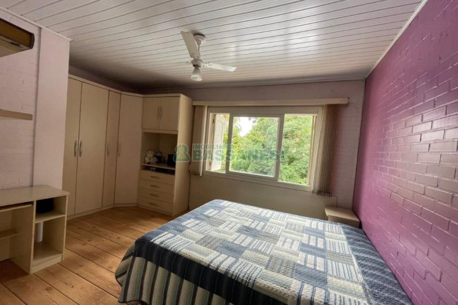 Sobrado com 79m², 2 dormitórios, 1 vaga, no bairro Santa Catarina em Caxias do Sul para Comprar