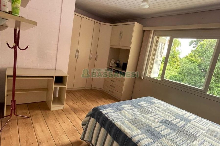 Sobrado com 79m², 2 dormitórios, 1 vaga, no bairro Santa Catarina em Caxias do Sul para Comprar