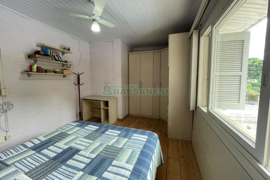 Sobrado com 79m², 2 dormitórios, 1 vaga, no bairro Santa Catarina em Caxias do Sul para Comprar