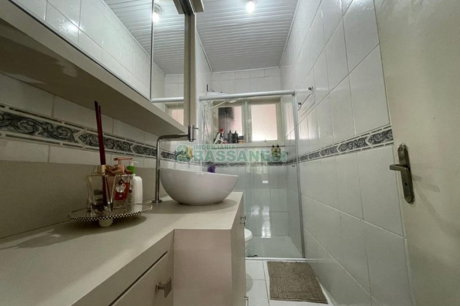 Sobrado com 79m², 2 dormitórios, 1 vaga, no bairro Santa Catarina em Caxias do Sul para Comprar