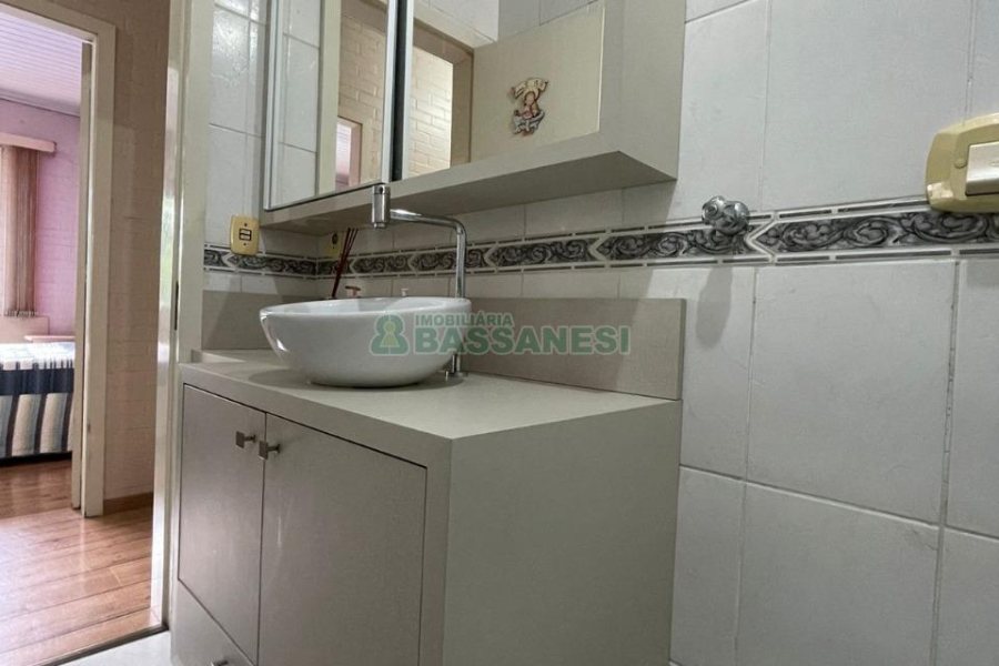 Sobrado com 79m², 2 dormitórios, 1 vaga, no bairro Santa Catarina em Caxias do Sul para Comprar