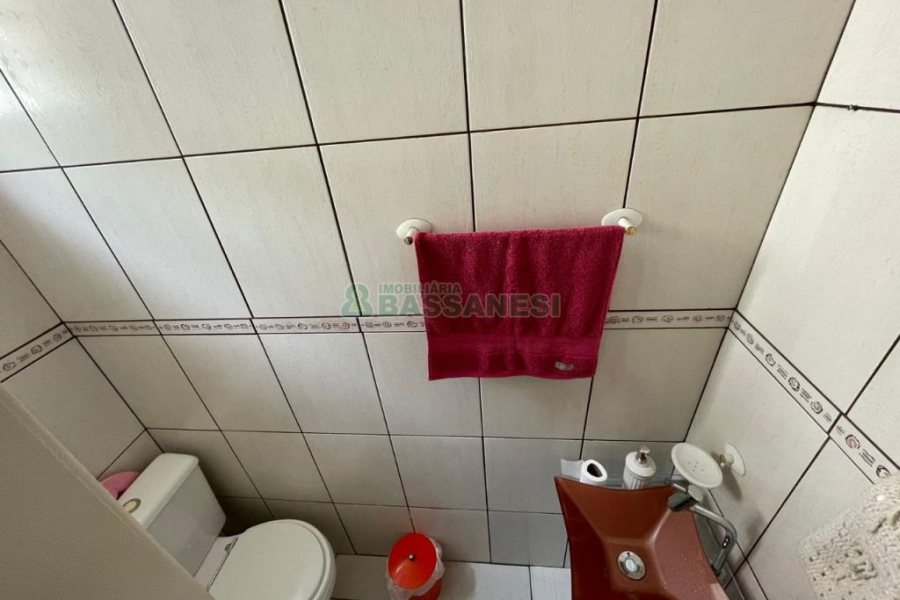 Sobrado com 79m², 2 dormitórios, 1 vaga, no bairro Santa Catarina em Caxias do Sul para Comprar