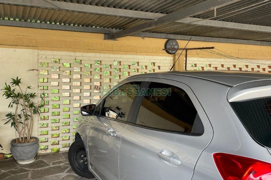 Sobrado com 79m², 2 dormitórios, 1 vaga, no bairro Santa Catarina em Caxias do Sul para Comprar