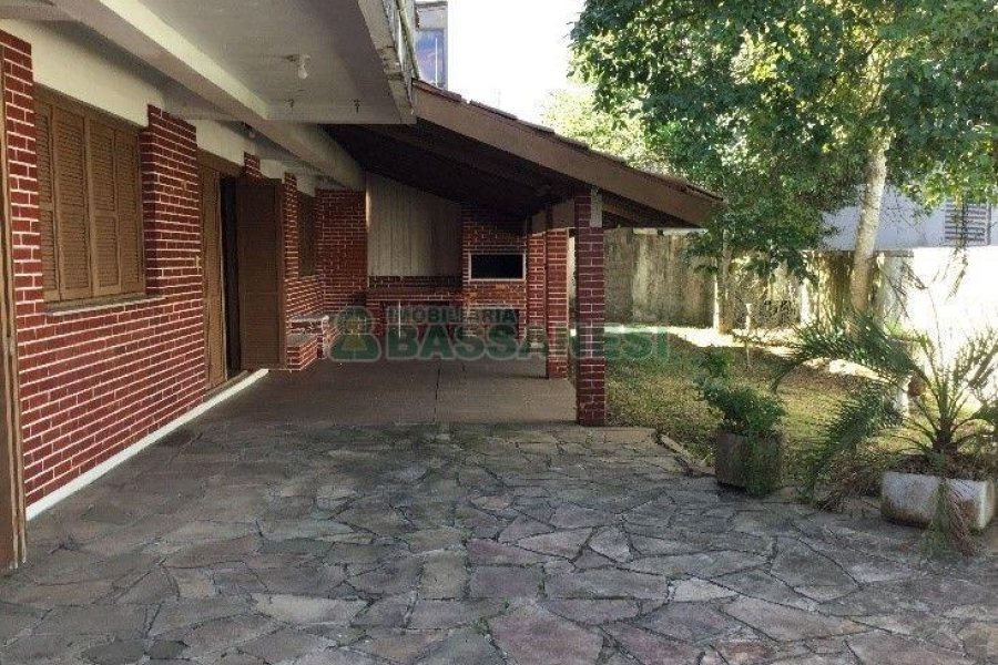 Loja com 440m², no bairro Sagrada Família em Caxias do Sul para Alugar ou Comprar