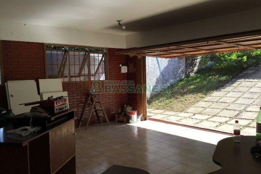 Loja com 440m², no bairro Sagrada Família em Caxias do Sul para Alugar ou Comprar