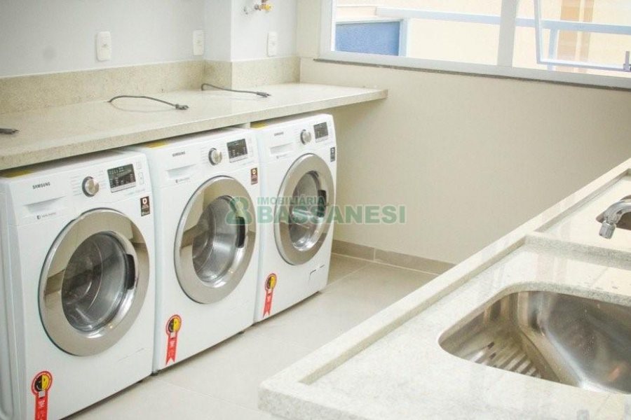 Apartamento com 54m², 2 dormitórios, 1 vaga, no bairro São Pelegrino em Caxias do Sul para Alugar