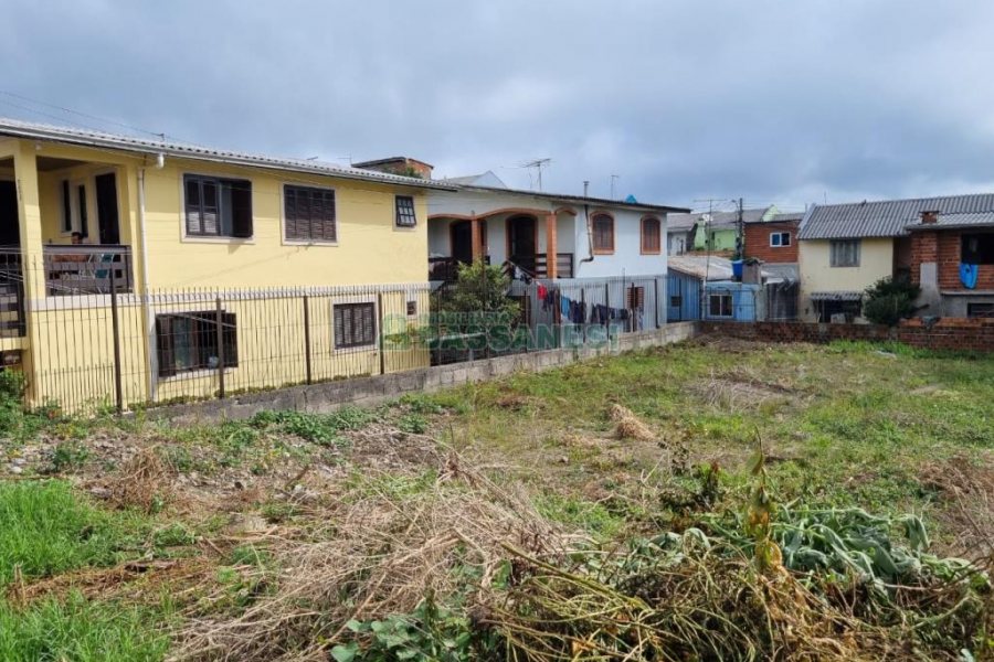 Terreno com 360m², no bairro Charqueadas em Caxias do Sul para Comprar