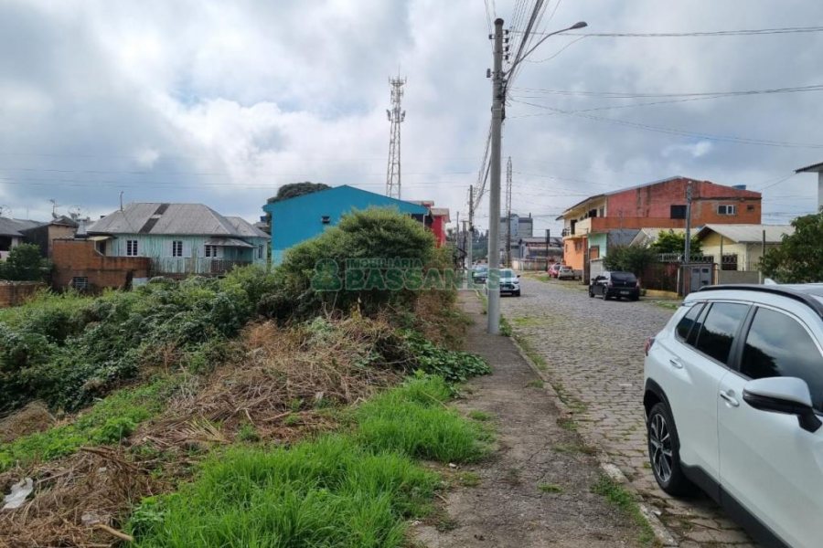 Terreno com 360m², no bairro Charqueadas em Caxias do Sul para Comprar