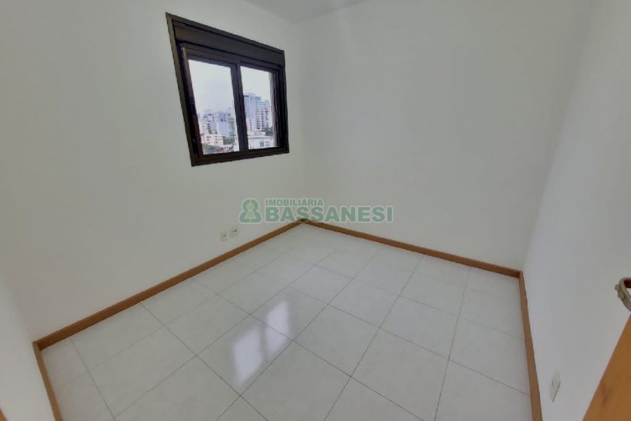 Apartamento com 65m², 2 dormitórios, 2 vagas, no bairro São Pelegrino em Caxias do Sul para Alugar