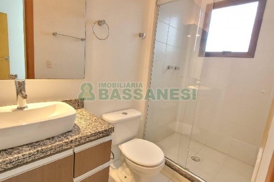 Apartamento com 65m², 2 dormitórios, 2 vagas, no bairro São Pelegrino em Caxias do Sul para Alugar