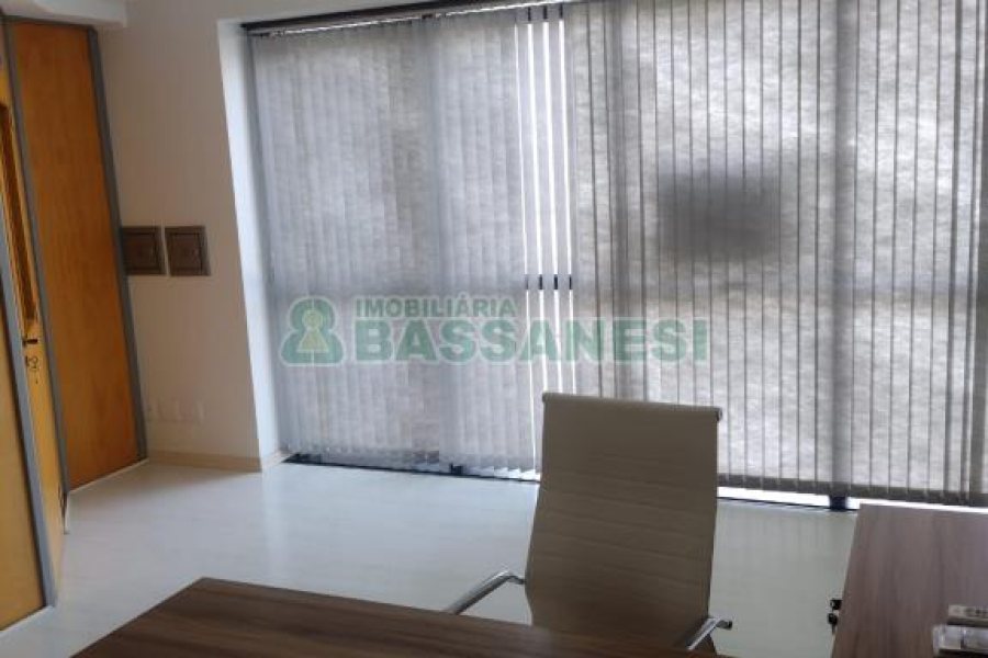 Sala com 37m², no bairro Centro em Caxias do Sul para Comprar