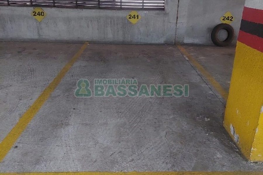 Box com 12m², no bairro São Pelegrino em Caxias do Sul para Comprar