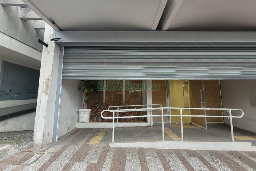 Loja com 1111m², 2 vagas, no bairro Centro em Caxias do Sul para Alugar