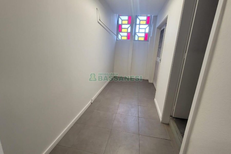 Loja com 1111m², 2 vagas, no bairro Centro em Caxias do Sul para Alugar