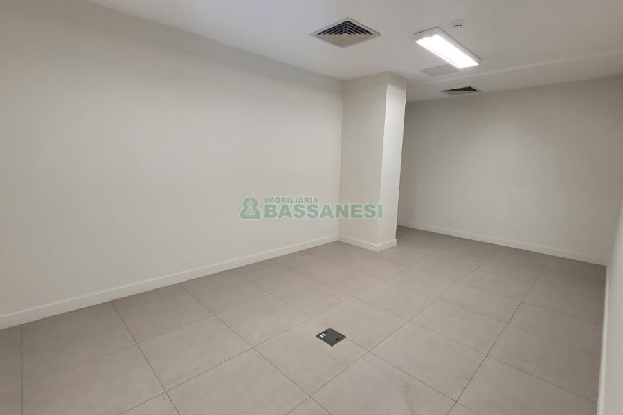 Loja com 1111m², 2 vagas, no bairro Centro em Caxias do Sul para Alugar